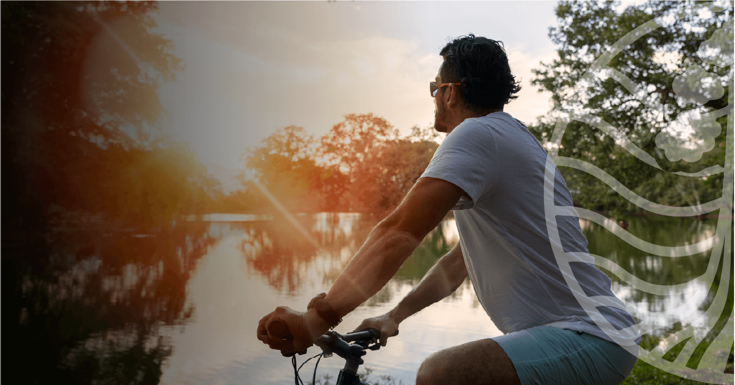 PERDERSE ENTRE SENDEROS DE GUADUAAvanzar bajo bóvedas de sombra verde donde la brisa entre las hojas acompaña cada pedalazo y el aire puro llena los pulmones de vida.